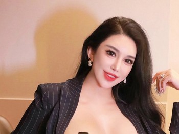XiuRen第10065期_新人模特乔安娜私房性感情趣服饰露豪乳遮点秀惹火身材诱惑写真40P