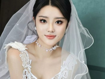 [XiuRen秀人网]No.10559_新人模特糯梨子性感白色情趣婚纱配白色丝袜秀曼妙身姿诱惑写真70P