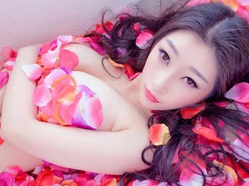[TGOD推女神]2016.09.09_嫩模妲己浴缸里玫瑰花浴D加罩杯秀美乳性感迷人写真46P