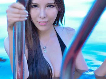重庆嫩模彭恬恬水中比基尼秀美胸性感微博写真40P