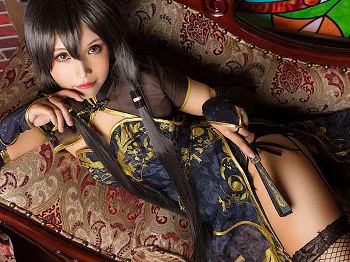 [Cosplay精选]欣赏腿玩年洛天依之金丝雀ver吊带黑丝渔网写真12P