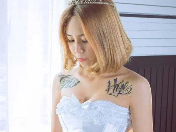[Ugirls爱尤物]No.513_嫩模甄甄白色吊带蕾丝袜+性感蓬蓬裙迷人小公主写真40P