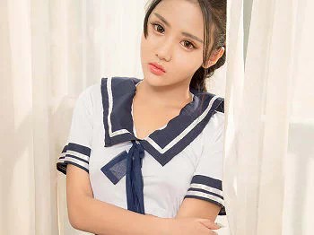 [Ugirls爱尤物]No.573_嫩模Leonie居家性感学生水手服半撩秀豪乳诱惑写真40P