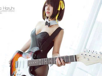 嫩模黑丝腿控性感兔女郎之吉他美女迷人写真15P