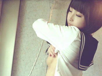 Taro少女学生制服浴室湿身诱惑写真集135P