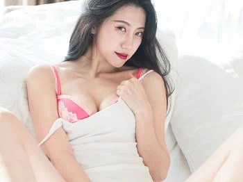 XiuRen第762期_长腿美女大熙白色吊带背心秀红色内衣性感美胸写真53P