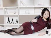 国产清纯妹妹的黑丝美腿性感写真30P